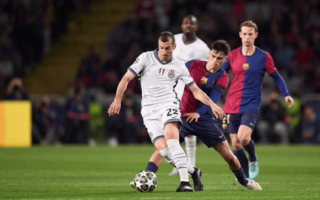 迪马：罗马引进埃切韦里和小火柴遇到阻碍，转会谈判陷入僵局（迪马：罗马求购埃切韦里与小火柴受阻，转会谈判停摆）