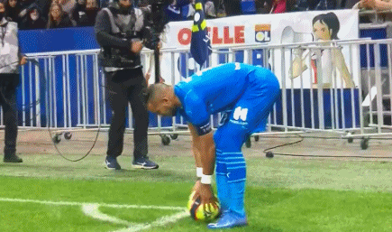 英超第15轮：B费2射1传姆伯莫芒特破门 曼联4-1狼队