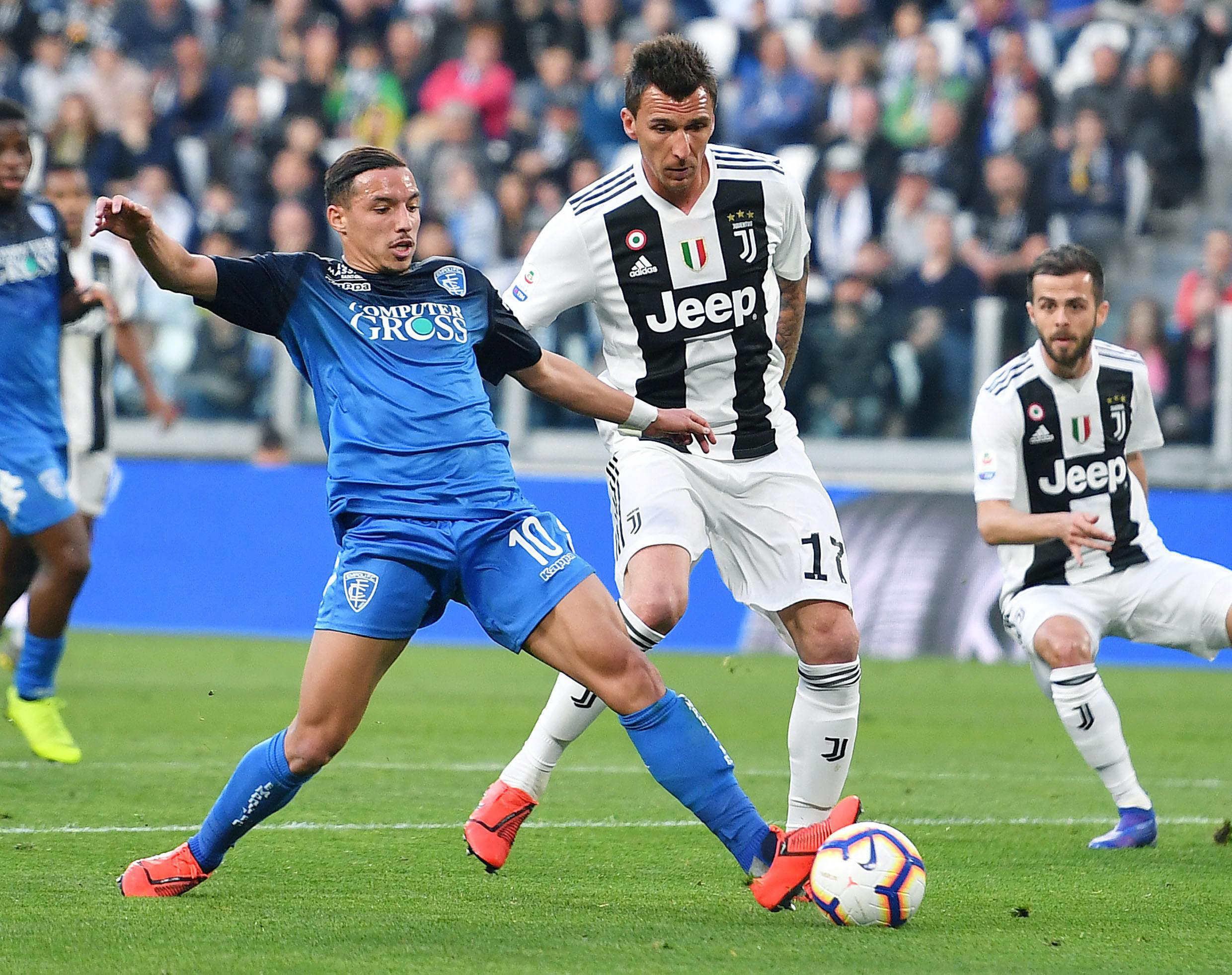 阿莫林：B费采访前有和俱乐部沟通，球队离英超冠军不会太远（阿莫林：B费采访前已与俱乐部沟通，球队距离英超冠军并不遥远）