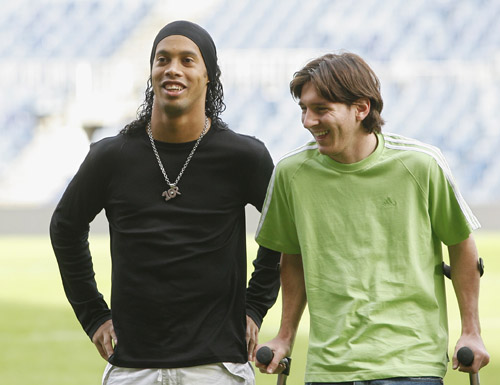 记者：萨拉赫不会随队出征国米，决定由高层和斯洛特共同作出（记者：萨拉赫缺席客战国米，由俱乐部高层与斯洛特联合决定）