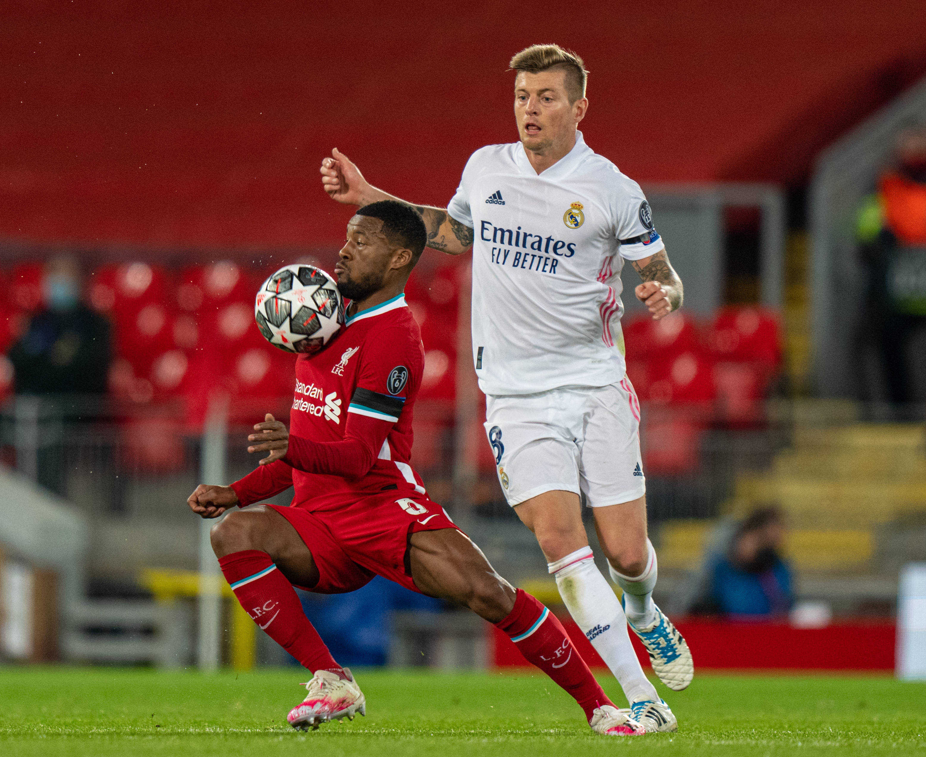 国王杯十六强战揭晓：塔拉韦拉迎战皇马，瓜达拉哈拉对阵巴萨（国王杯16强对阵出炉：塔拉韦拉对阵皇马，瓜达拉哈拉挑战巴萨）