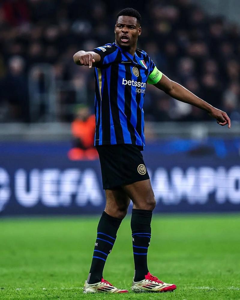 每体：巴萨不着急让奥尔莫复出，不接受手术以免缺阵4个月