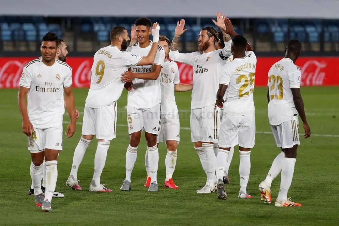 CBA：浙江男篮客场大胜新疆（CBA：浙江男篮客场轻取新疆）