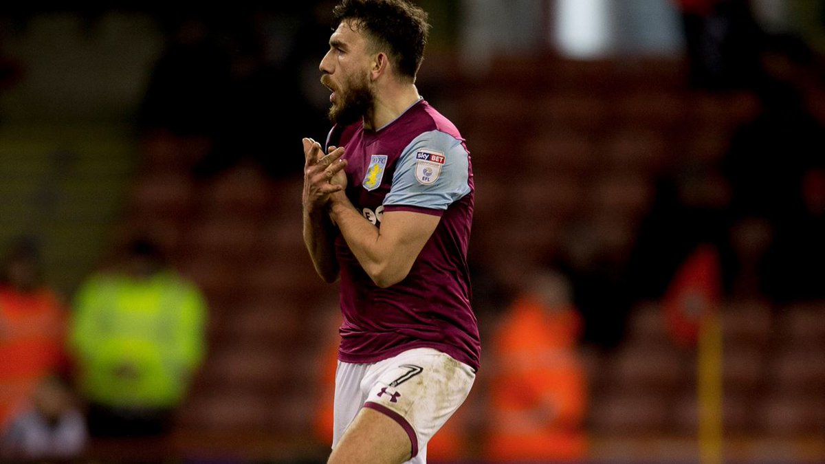 篮球湖人球迷为球队准备应援物（湖人球迷为主队筹备应援物资）