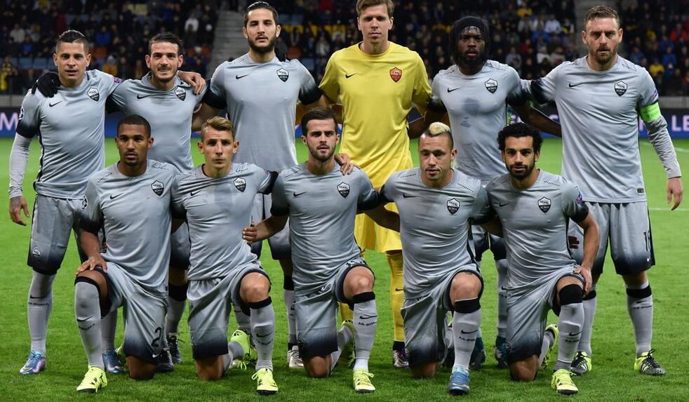 莱因克尔：巴萨对我有着特殊的意义；莱万是历史最佳中锋之一（莱因克尔：巴萨在我心中意义非凡，莱万堪称史上顶级中锋之一）