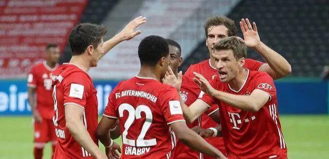 日媒：J2甲府风林45岁后卫山本英臣出轨球队死忠球迷妻子（日媒称：甲府风林45岁后卫山本英臣被曝与球队铁杆球迷之妻婚外情）