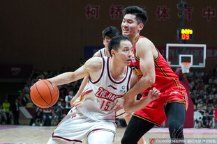 马卡报：阿隆索帅位依旧岌岌可危，高层认为看不到前进方向（马卡：阿隆索帅位风雨飘摇，高层称球队缺乏清晰发展方向）