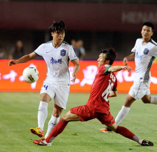 经济观察报：有关方面对国足洋帅年薪心理标准只有150万美元（经济观察报：相关方面对国足外籍主帅年薪预期仅150万美元）