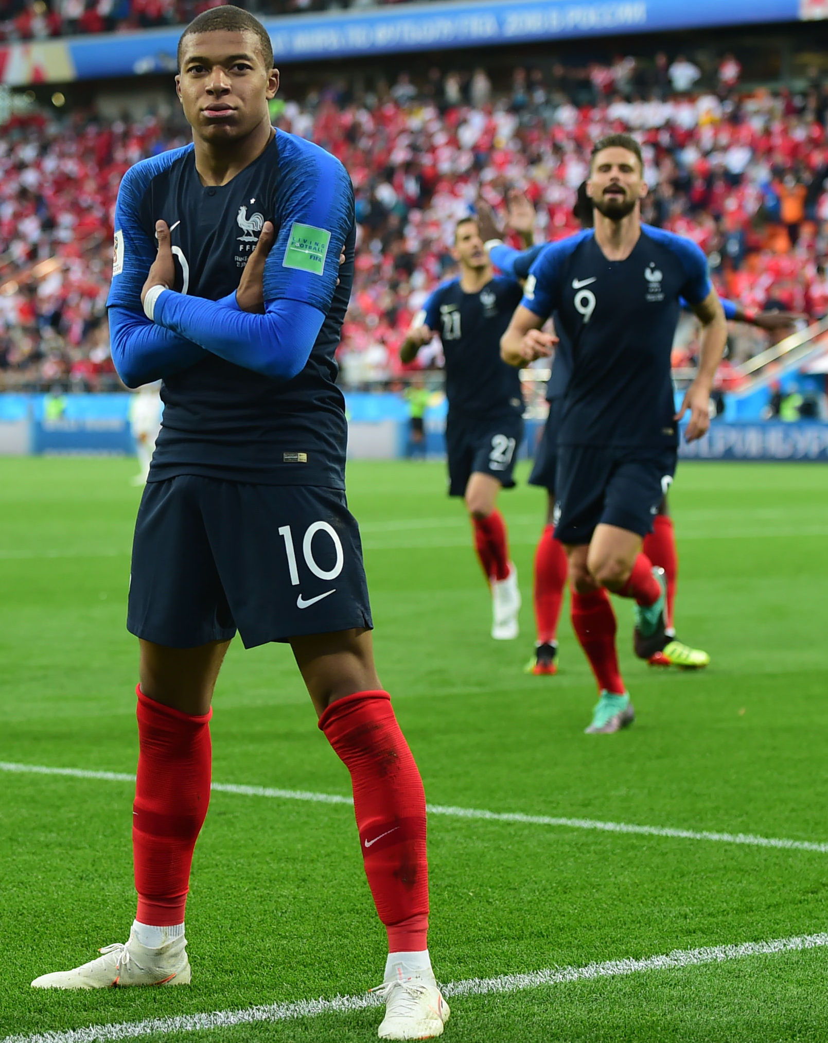 ⚽️2025年度中超最佳评选他来啦！鏖战一年，十...（2025中超年度最佳评选正式开启：鏖战一年，荣誉归位）