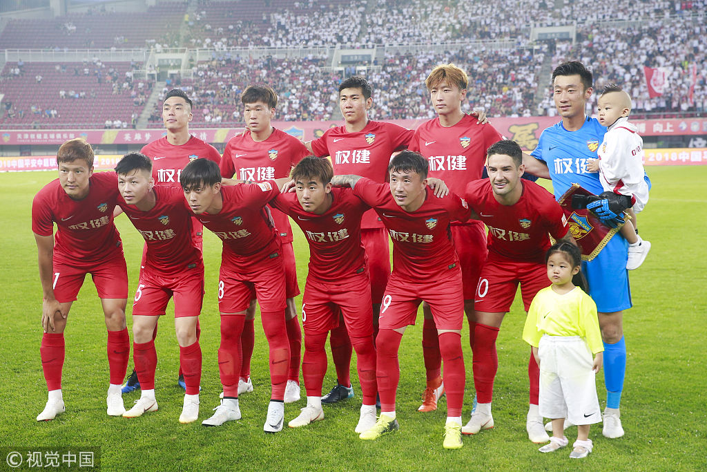 足球足球天才少年迎来国家队首秀，全场最佳（足坛天才少年国家队处子秀，荣膺全场最佳）