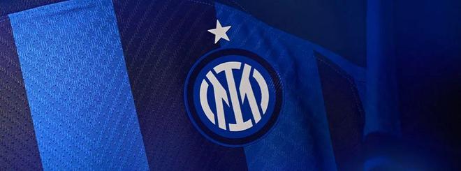 球迷怒喷后蹇韬回应：输球又怎么样？随后被韦世豪、甘超拦下（遭球迷怒斥，蹇韬回怼：输球又如何？韦世豪、甘超上前劝阻）