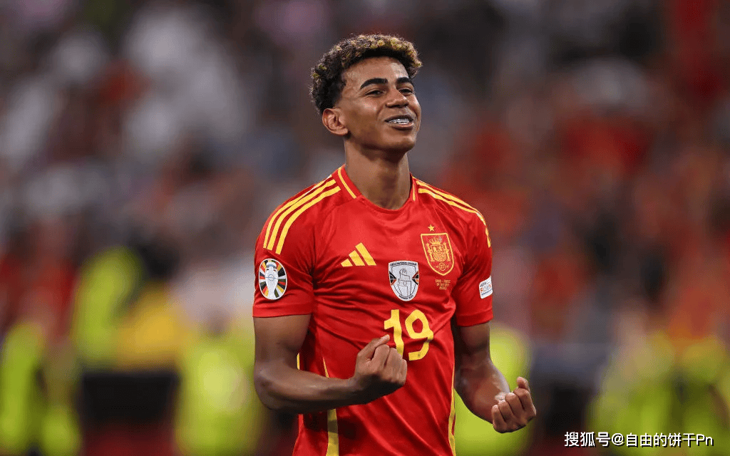 记者：巴萨应将内马尔天价转会费进行长线投资，但被瞬间挥霍（记者：巴萨本可将内马尔天价转会收入用于长期布局，却被迅速花光）