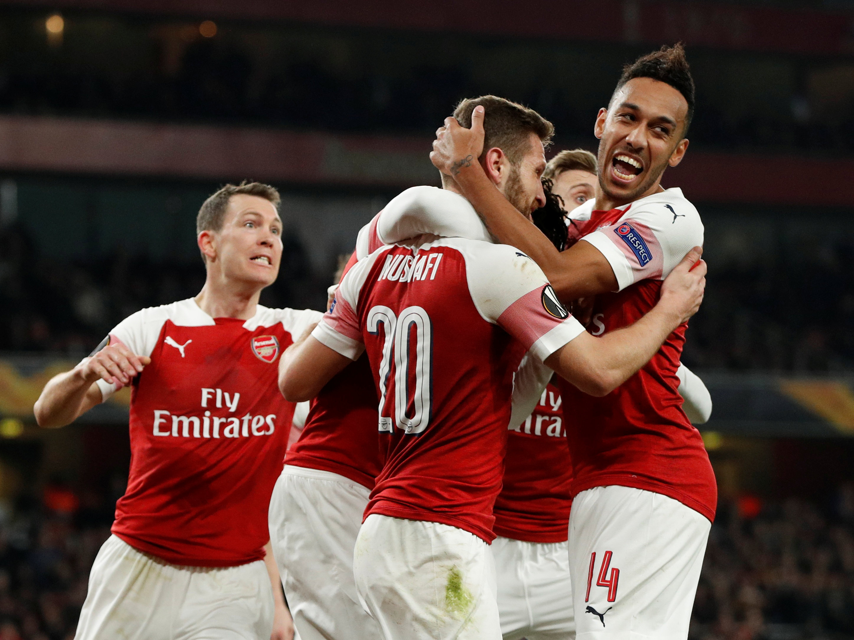 皇马本泽马梅开二度助球队取胜（本泽马双响助皇马全取三分）