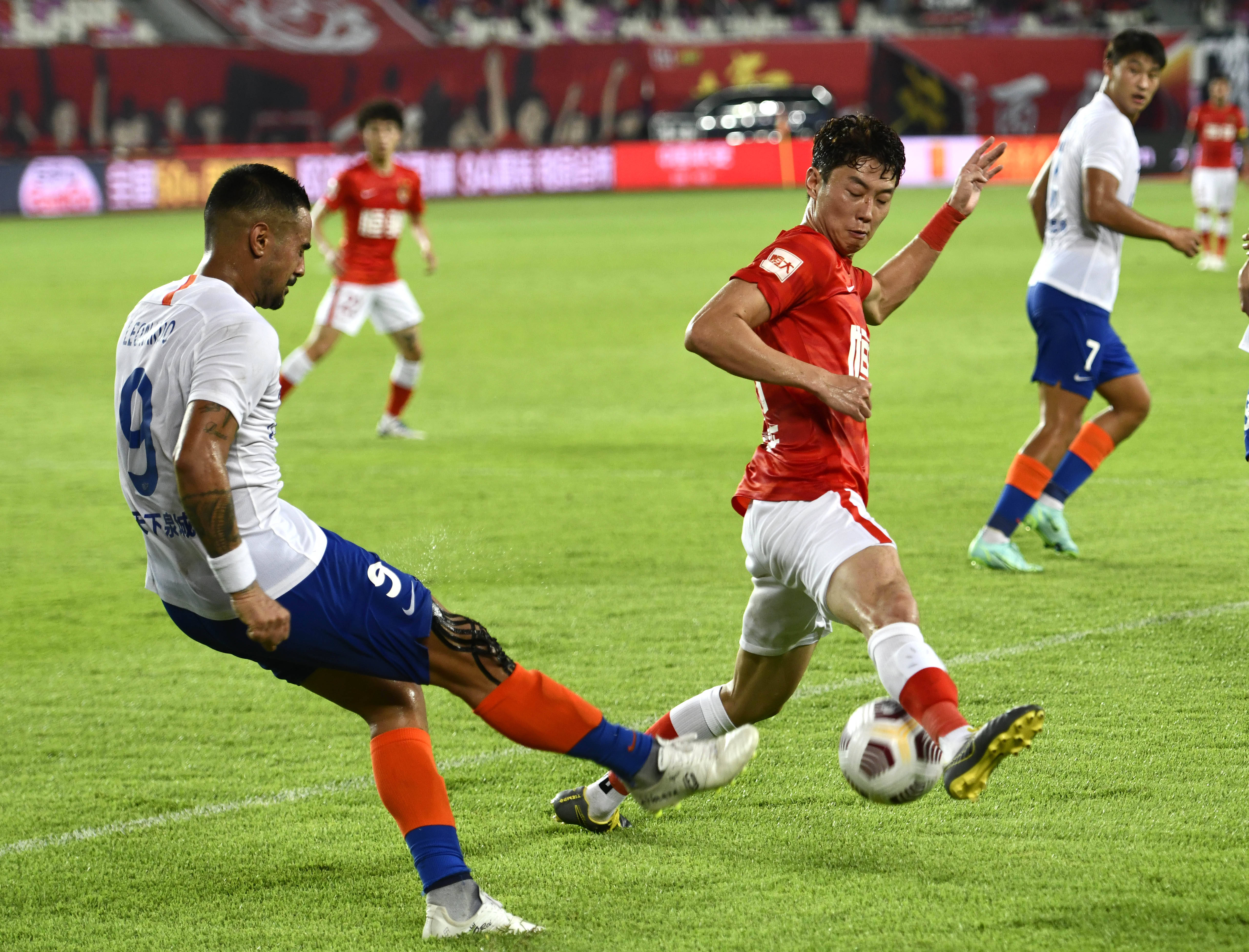 官方：荷甲第14轮阿贾克斯vs格罗宁根将于周二闭门进行（官方宣布：荷甲第14轮阿贾克斯对格罗宁根周二空场进行）