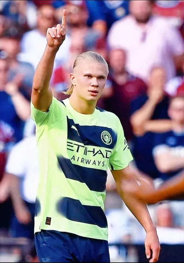 霍伊伦本赛季意甲10场4球，与上赛季联赛进球数持平（霍伊伦本季意甲10场轰4球，已追平上赛季联赛进球数）