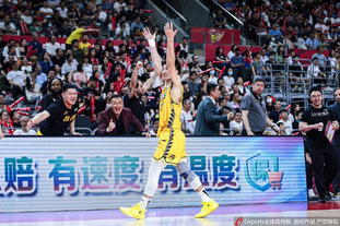 阿德莱德联后卫：我们的门将很强，对阵墨尔本城优势在我方（阿德莱德联后卫：门将实力强劲，战墨尔本城我们占优）